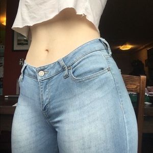 light wash skinny jeans